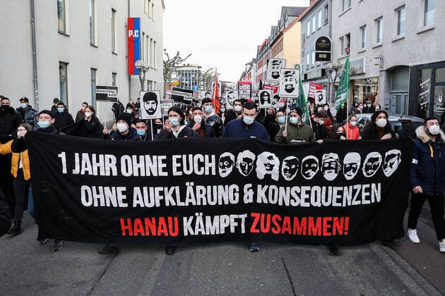 19 02 2021, xmkx, local Hanau , anniversary of the attack of Hanau, demonstration v l demonstration procession through the city, Hanau Hesse Germany DE city center
