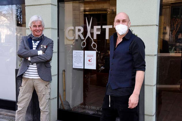 Frederic Meisner with Günther Neutert at his hairdresser visit after Lockdown at Salon Craft Hairdressers Munich, 01 03 2021 Foto:xS.xAdamx xFuturexImage