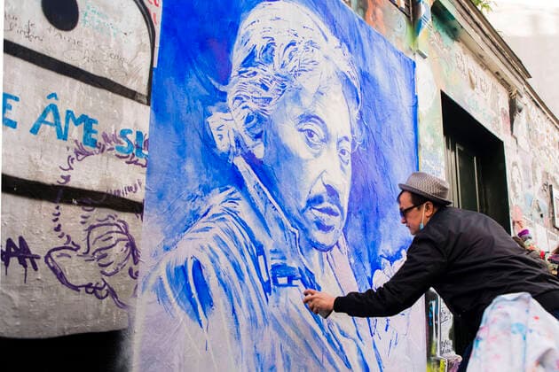 Bilder des Jahres 2021, Entertainment 03 März Entertainment Themen der Woche KW09 News Bilder des Tages Entertainment Bilder des Tages Paris, France March 2, 2021 - Street artist Ernesto Novo installs a fresco that represents Serge Gainsbourg during a tribute in front of his house on the occasion of the 30th anniversary of his death. Thirty years after his death, Serge Gainsbourg still leaves his mark. Love him or hate him, the alcoholic and tortured poet breathed new life into French song. NEWS, SERGE GAINSBOURG, ART, MUSIQUE, ARTISTE, CELEBRITE, HOMMAGE, ANNIVERSAIRE, SONGWRITER, AUTEUR, CULTURE, POP ROCK, CHANTEUR, POETE, STREET ART FRESQUE Copyright: xVincentxIsorex