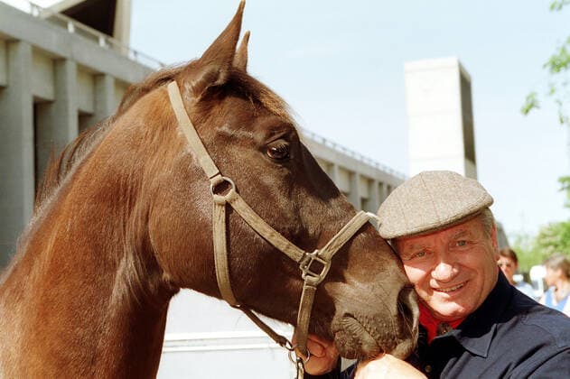 09 05 2002, Berlin, GER Monty Roberts with horse in portrait Tempodrom Berlin Pferdefluesterer, Roberts, horse, portrait, portraet, camera view, view into the camera, eye contact 020509D011BERLIN JPG