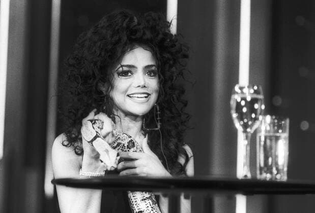 LaToya Jackson pop singer 03 89 vZ LaToya Jackson in March 1989 in nose in front ZDF from Saarbrücken USA american american female singer singing pop pop music model model TV show television television us american female singer t.s. portrait talking smiling snake reptile sw La Toya