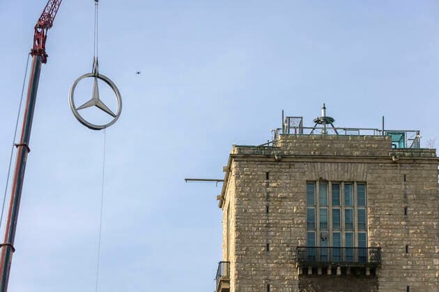 Mercedes star on the station tower dismantled For 69 years, the world-famous brand logo has been one of Stuttgarts landmarks Diameter five meters During the approximately 250 million euro renovation of the Bonatzbau, the star will t