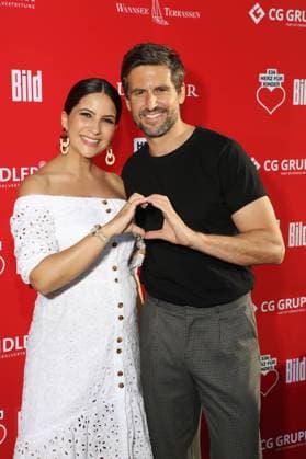 Tom Beck with Chryssanthi Kavazi pregnant at the 4 summer party of BILD hilft e V Ein Herz für Kinder on the Wannseeterrassen, Wannseebadweg 35, 14129 Berlin Copyright: xEventpressx