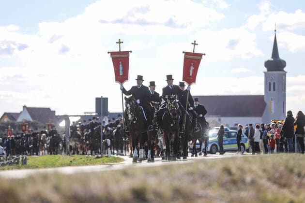 After the Easter procession had to be cancelled in 2020 due to Corona, this year the Sorbian riders were allowed to announce the good news aga