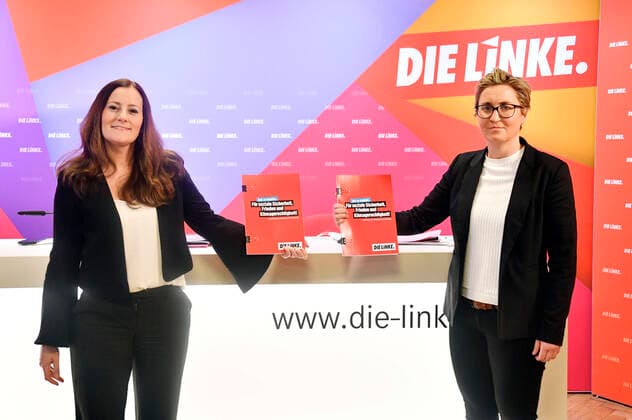 Janine Wissler and Susanne Hennig Wellsow at the press conference for the presentation of the draft of the party executive for the election program of the party Die Linke in the Karl Liebknecht Haus Berlin, 12 04 2021 Foto:xF.xKernx xFuturexImage
