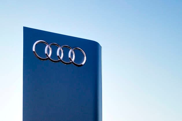 Audi logo at a car dealership in Zollstock Audi has presented its first vehicles based on the MEB modular electric system - the Q4 e tron and Q4 e tron Sportback Theme image, symbolic image Cologne, 14 04 2021 Foto:xC.xHardtx xFuturexImage