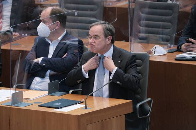 Düsseldorf 15 04 2021 Landtag NRW Plenum Prime Minister Armin Laschet CDU , Joachim Stamp FDP li Düsseldorf Landtag North Rhine Westphalia Germany