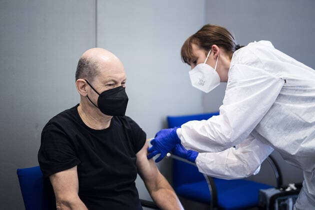Olaf Scholz, Federal Minister of Finance, photographed during his Corona vaccination with AstraZenecas vaccine in Berlin, 16 04 2021 Berlin Germany Copyright: xFlorianxGaertnerx