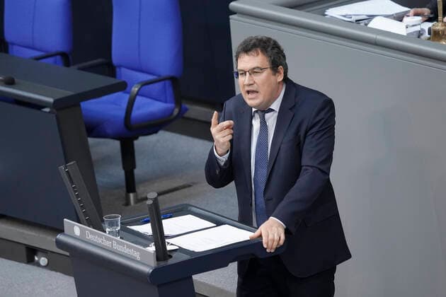 227 Session German Bundestag Plenary and debate in Berlin Current, 06 05 2021, Berlin, Christian Freiherr von Stetten with hand gestures he gestures very strongly during his speech at the 227 Session German Bundestag in Berlin Berlin Germany