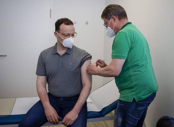 Federal Minister of Health Jens Spahn CDU gets a vaccination against COVID 19 in a family practice in Legden on 14 05 2021 Legden Germany Copyright: xXanderxHeinl photothek.dex