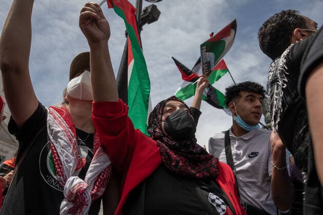 May 15, 2021, Madrid, Spain: Protesters chant slogans during a demonstration in solidarity with the Palestinians and against Israeli attacks on Gaza Strip in Madrid. Madrid Spain - ZUMAs197 20210515_zaa_s197_168 Copyright: xGuillermoxGutierrezxCarrascalx