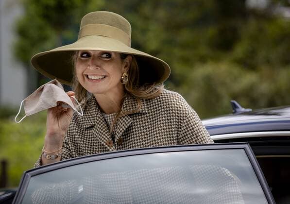 WEESP Queen Maxima is paying a working visit to Smit Son on the occasion of the bicentennial of the family business The company develops products for making and finishing leather ANP ROYAL IMAGES ROBIN VAN LONKHUIJSEN  Copyright: xHollandsexHoogtex xxANPx x431832817x