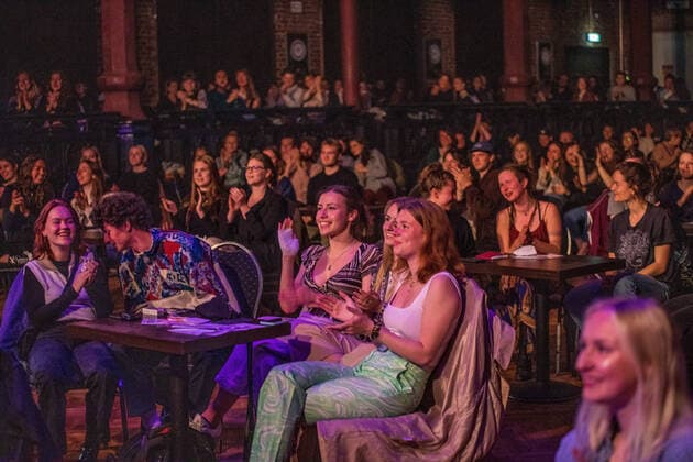 With great media interest the first indoor concert in Germany in 2021 took place on 28 5 2021 after a seven month break Due to the low incidence the Felsenkeller Leipzig decided to invit
