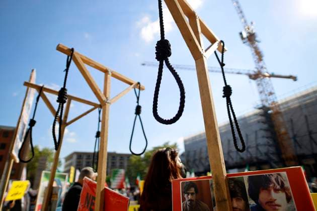 A demonstration of opponents of the Mullah regime in Tehran demands solidarity with the opposition in Iran, the abolition of the death penalty and an overthrow They hold Iranian flags and have built some wooden gallows, which are to illustrate the martial execution methods in Iran The demonstration was permitted with Coron Foto:xC.xHardtx xFuturexImage