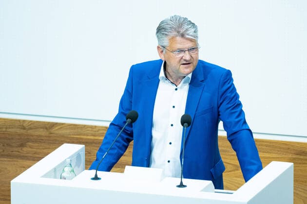 GERMANY, LOWER SAXONY, HANOVER, 09 06 2021 Plenary Session in the Lower Saxony State Parliament Stefan Politze SPD , Deputy Parliamentary Group Chairman, gives a speech in plenary on the agenda item Our triad for strong early childhood education Quality, freedom from fees and a place for every child in the topical hour