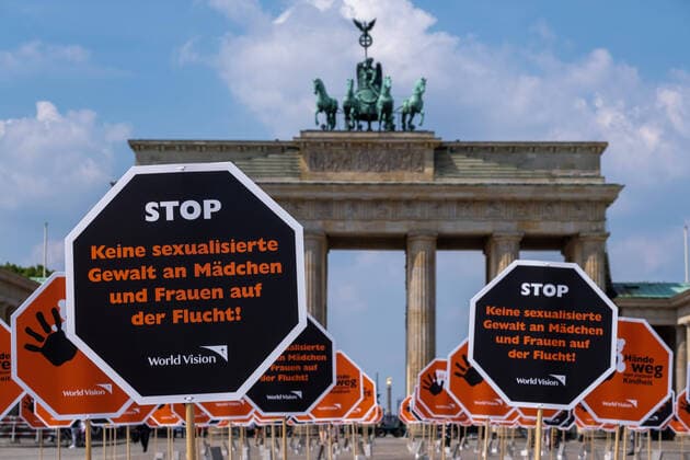 With a protest action at the Brandenburg Gate in Berlin, the childrens aid organization World Copyright: epd-bild RolfxZoellner EDITORIAL USE ONLY
