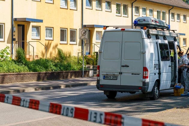 Espelkamp, Germany 17 June 2021 A forensics vehicle at the scene in Espelkamp A double murder occurred in the town of NRW today. Copyright: xFotostandx xReissx