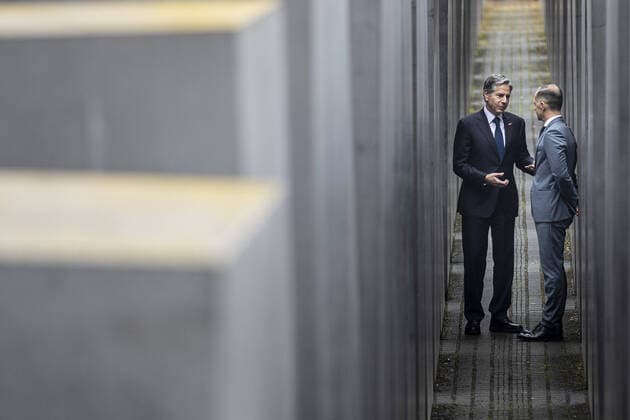 R L Heiko Maas, Federal Minister of Foreign Affairs, and Antony Blinken, Secretary of State of the United States of America, photographed during a joint visit to the Holocaust Memorial in Berlin, 24 06 2021 Berlin Germany Copyright: xFlorianxGaertner photothek.dex