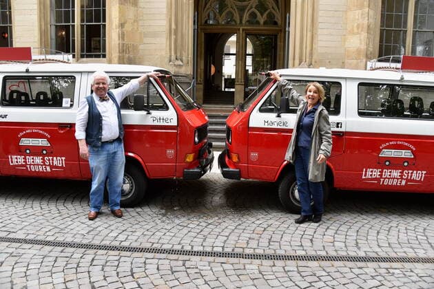 Actors Peter Millowitsch and Mariele Millowitsch christen VW Oldtimer Billis T3 with the names Pitter and Mariele With this buses love your city tours through Cologne can be booked