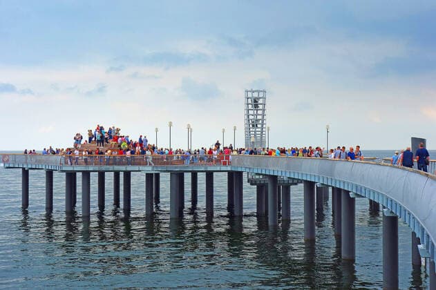 Today on 25 06 2021 was officially opened the new pier in Koserow The total cost of just under 7.4 million euros An eight-meter high bell tower was installed on the pier head, also a sunbathing area and seats were installed Seebad Koserow 25 06 2021 Corona