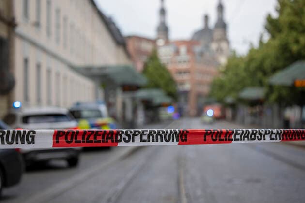 Wuerzburg, city center, 25 06 2021, rampage in Wuerzburg with three dead and seriously injured picture barriers in Wuerzburg Copyright: HMBxMedia xHeikoxBecker