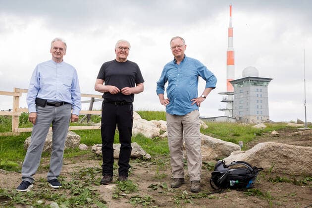 Wernigerode Federal President Steinmeier walks on the Brocken Federal President Fank Walter Steinmeier m walks as part of his campaign step by step from the Brocken with Stephan Weil re and Reiner Haseloff li between Saxony Anhalt and Lower Saxony on 4 July 2021, Brochen Saxony Anhalt Germany, Copyright: xSocher xEibner-Pressefotox EP_kso