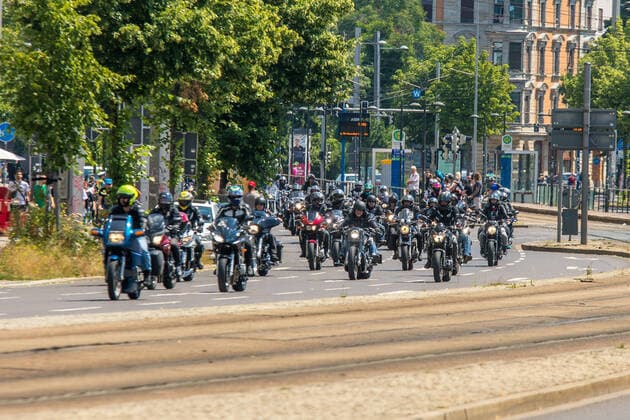 Motorcycle demonstration in Leipzig More than 10000 motorcyclists are currently demonstrating in Leipzig against a planned ban on the volume of motorcycles In 2020, a similar demonstration was attended by 16000 people Police secure the streets, traffic chaos ensues
