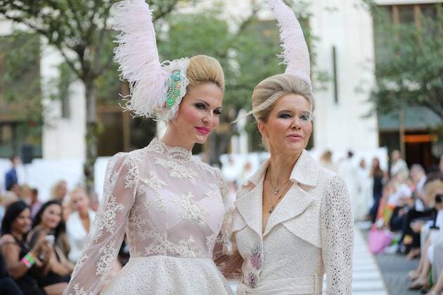 07 07 2021 Frankfurt am Main, Frankfurt Fashion Week Fashion Lounge Prominent models at the charity hair show by Haarwerk under the motto Barok restaged here presenter Sonya Kraus and Laura Karasek writer and lawyer, presenter emspor, DFL regulations prohibit any use of photographs as image sequences and or quasi video HP