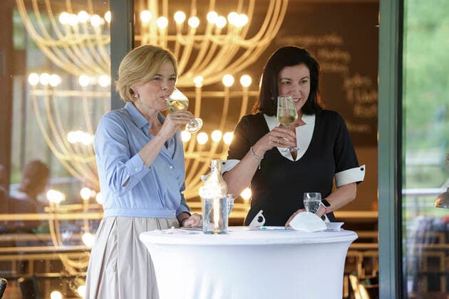 Julia Kloeckner invites in her constituency to the citizen dialogue digitalization with Dorothee Baer Current, 08 07 2021, Bad Kreuznach, Women power in the Union, Julia Kloeckner together with Dorothee Baer the Minister of State for Digitalization loose, relaxed and solved at an election campaign e