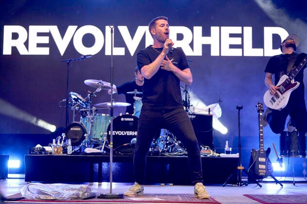 Johannes Strate of Revolverheld live as part of the concert series Back on Stage at the Gilde Parkbühne Hannover, Foto:xU.xStammx xFuturexImage