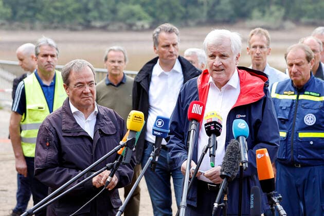 Armin Laschet and Horst Seehofer visit the Steinbach dam in the district of Euskirchen to get an idea of the tense situation at the dam and to thank the helpers from the police, THW, Bundeswehr and fire brigade for their tireless efforts Kirchheim, 19 07 2021 Foto:xC.xHardtx xFuturexImage