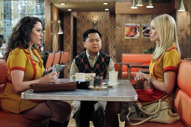 Kat Dennings, Matthew Moy & Beth Behrs Characters: Max Black, Han Lee, Caroline Channing Television: 2 Broke Girls; Two Broke Girls (TV-Serie) USA 2011-, 19 September 2011  Copyright: MaryxEvansxAFxArchivexWarnerxBros.xTelevision 13050366 EDITORIAL USE ONLY