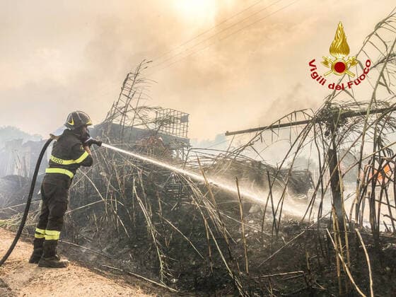 photo IPP VVFF 25 07 2021 sardinia vast fire in oristanese in the photo the firefighters try to extinguish the flames  0