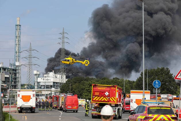 Explosion at chemical park in Leverkusen Large-scale operation after explosion at chemical park in Leverkusen Massive column of smoke, population warning, several people missing Leverkusen