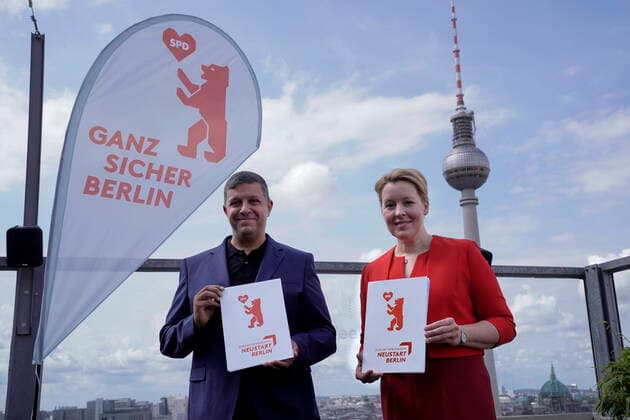 SPD Berlin Summer Tour News, 03 08 2021, Berlin, Franziska Giffey top candidate and state leader of the SPD Berlin together with Raed Saleh the state leader of the SPD Berlin at the SPD Berlin Summer Tour and presentation of the Future Program New Start Berlin Berlin Berlin Germany