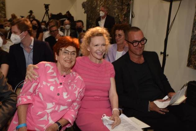 Valie Export, Sunnyi Melles, Albert Ostermaier, reading on the occasion of HC Artmanns 100th birthday, Galerie Ropac, HAlle, Salzburg,