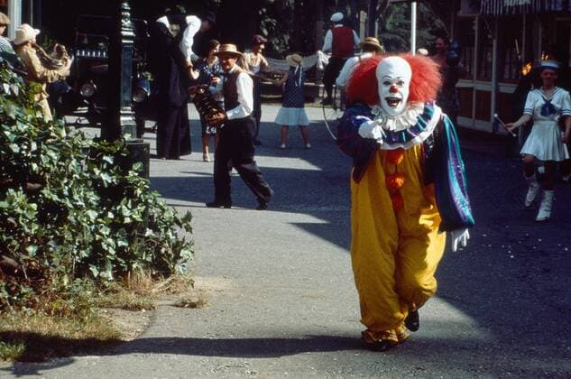 IT, (aka STEPHEN KING S IT), Tim Curry as Pennywise the Clown, 1990, ?Warner Bros. Courtesy Everett Collection Ref:TSDITTT WB007 PUBLICATIONXNOTxINxCANxCHNxFRAxITAxJPNxNORxPOLxRUSxESPxUKxUSA Copyright: xx TSDITTT WB007