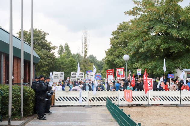 Over 150 citizens demonstrate against a repeated meeting of the AFD in the community center Henstedt Ulzburg Schleswig Holstein Germany Copyright: xLobeca RalfxHomburgx