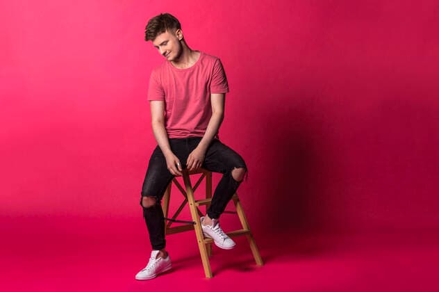Toni Kraus at a photo shooting for the cover of his single Rosa Elefant in a photo studio Chemnitz, 18 08 2021 Foto:xM.xKremerx xFuturexImage
