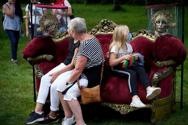The living couch at the Potsdam Palace Night 2021 in the Sanssouci Palace Park Potsdam, 21 08 2021 Foto:xT.xBartillax xFuturexImage