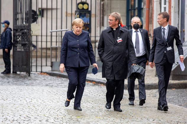 Angela Merkel and Karl Jüsten at the ecumenical service for the victims of the flood disaster in the High Cathedral of Aachen Aachen, 28 08 2021 Foto:xR.xSchmiegeltx xFuturexImage