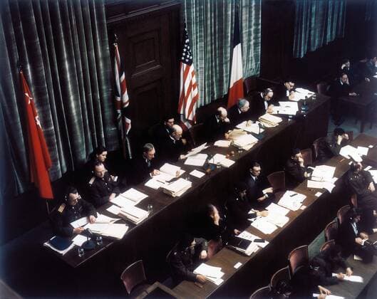 Internationaler Militärgerichtshof IMT 20. November 1945 1. Oktober 1946 Gerichtsgebäude, Saal 600 Justizgebäude, Fürther Str , Schwurgerichtssaal, Saal 600 Die Richter Alexander F Wolchkow, Iola T Nikitschenko UdSSR Sir Norman Birkett, Sir Ge