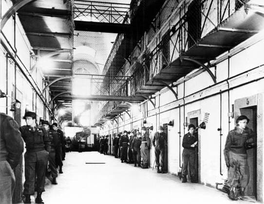 Internationaler Militärgerichtshof IMT 20. November 1945 1. Oktober 1946 Wachen im Gefängnis, in dem die Angeklagten während des Internationalen Kriegsverbrecherprozesses inhaftiert sind Nürnberg, Deutschland 1946 ACHTUNG AUFNAHMEDATUM GESCHÄTZT
