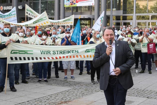 Member of the board tariff DB BetrVG GDL member Mario Reiß speaks to the demo participants instead of GDL boss Claus Weselsky GDL the union of the engine drivers strikes on the station forecourt at the Magdeburger main station in Magdeburg, announced to the demo was also GDL boss Claus Weselsky who canceled however in the morning the date