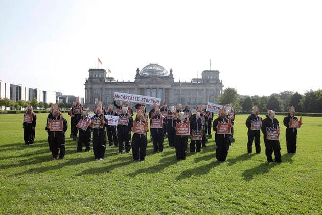 07 09 2021, Berlin, Germany Demonstration Stop mega-stables Ð Farms instead of animal factories in front of the Reichstag in Berlin Photo Demonstrators dressed up in animal masks demand farms instead of animal factories in front of the Bundestag today Before the Bundestag elections, representatives of the ÒWe are fed up Ó alliance are calling for a sustainable agric