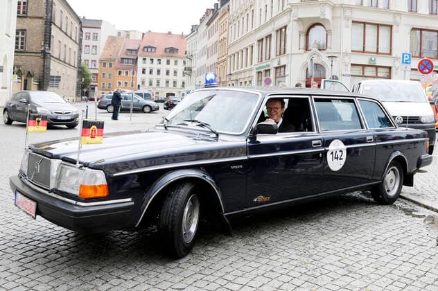 Oliver Kreider and Wolfang Lippert with the Volvo 264 TE year of construction 1982 of the GDR government at the 9 Rally Elbflorenz on the Obermarkt Görlitz, 11 09 2021 Foto:xM.xWehnertx xFuturexImage