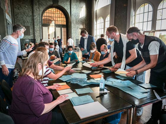 Counting of ballot papers for the 2021 local elections begins at 6 p.m. sharp at the New Town Hall in Hanover Copyright: xBerndxGüntherx