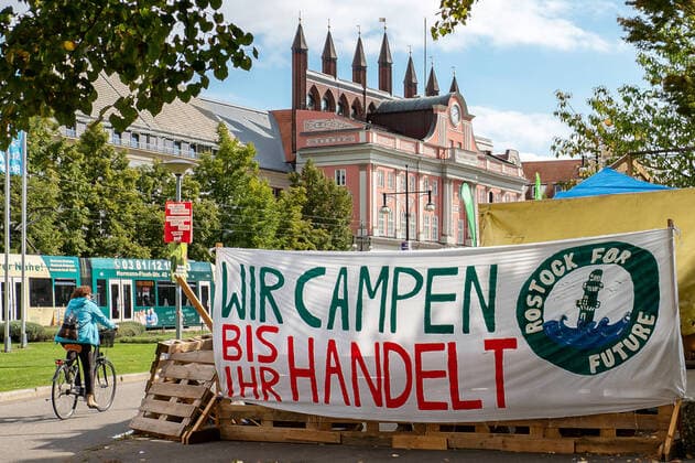 Shortly before the federal election On 24 09 Climate strike 14 09 2021 Symbol photo Climate crisis On 24 9, Fridays for Future is planning worldwide actions in around 80 countries under the motto ANOTHER WORLD IS POSSIBLE A BETTER WORLD IS POSSIBLE In Ger