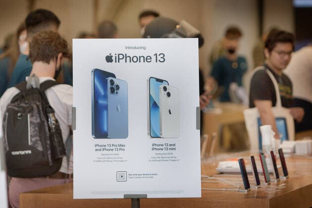 September 24, 2021, London, United Kingdom: A poster display of the iphone 13 as people show a great deal of interest in the Apple Store in Regent Street, London on the first release day of the iPhone 13. London United Kingdom - ZUMAs197 20210924_zaa_s197_550 Copyright: xMartinxPopex