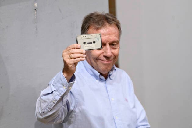 A never before released cassette tape with an interview of John Lennon and Yoko Ono from their winter stay in Thy in 1970 is up for auction at Bruun Rasmussen in Copenhagen on Tuesday 28 September 2021. Danish schoolboys who interviewed the couple, as well as the never-re  Copyright: PhilipxDavali PhilipxDavalix COP104 spdk20210928-195527-L